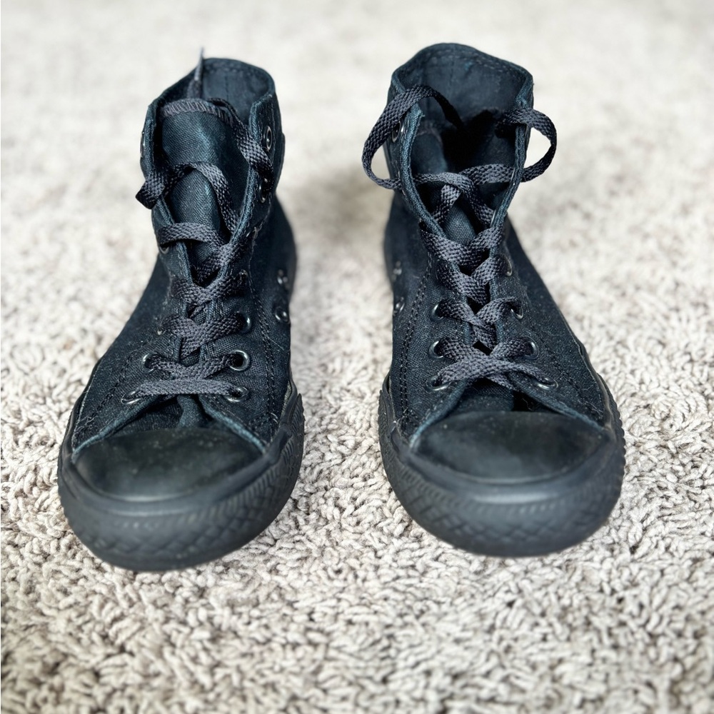 Converse Boys 2.5Y Black High-Top Sneakers Classic Canvas Chuck Taylor